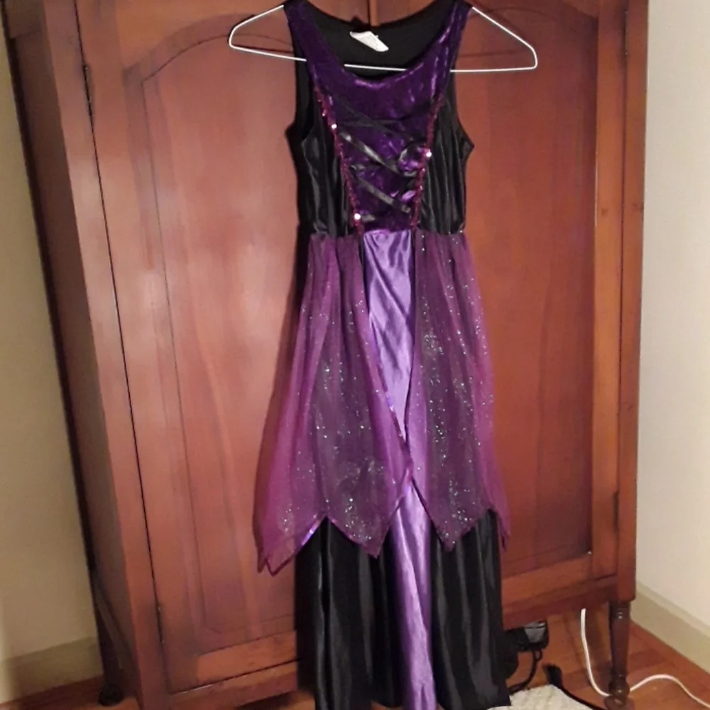 EUC Girls Cute Halloween Witch Gown